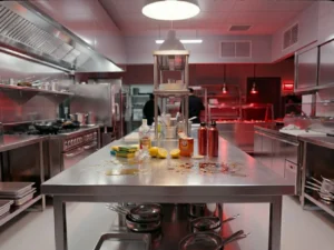 Cara Ampuh Hilangkan Noda di Meja Dapur Stainless Tanpa Goresan